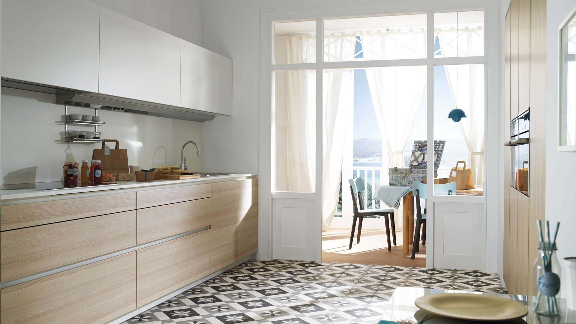 ¿Cuáles son las mejores opciones de mueble de cocina con dos puertas para aprovechar al máximo el espacio disponible?