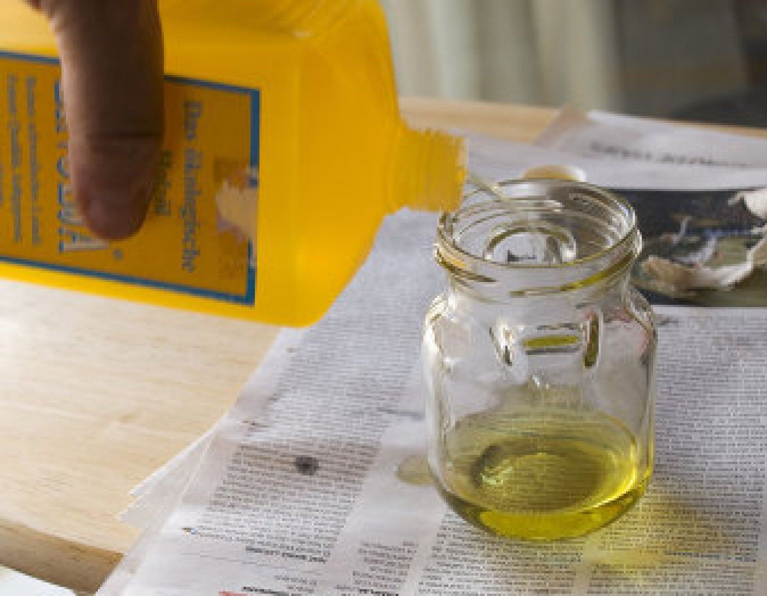 ¿Cuál es el mejor aceite para proteger y embellecer los muebles rústicos?
