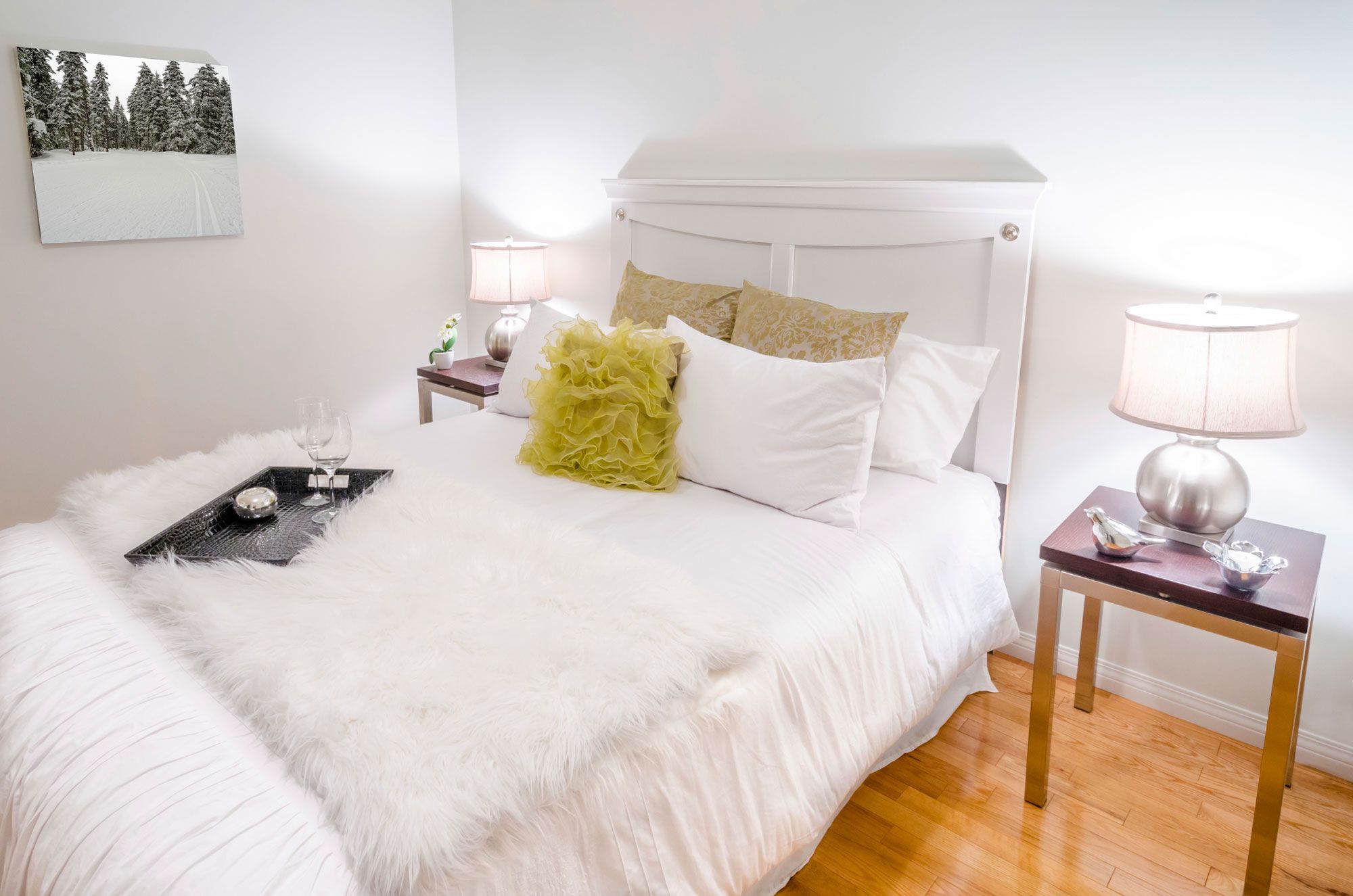 ¿Por qué elegir habitaciones con muebles blancos para una decoración elegante y luminosa?